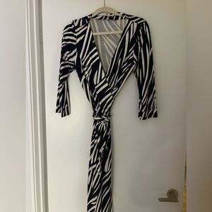 DVF 100% SILK - Classic WRAP DRESS